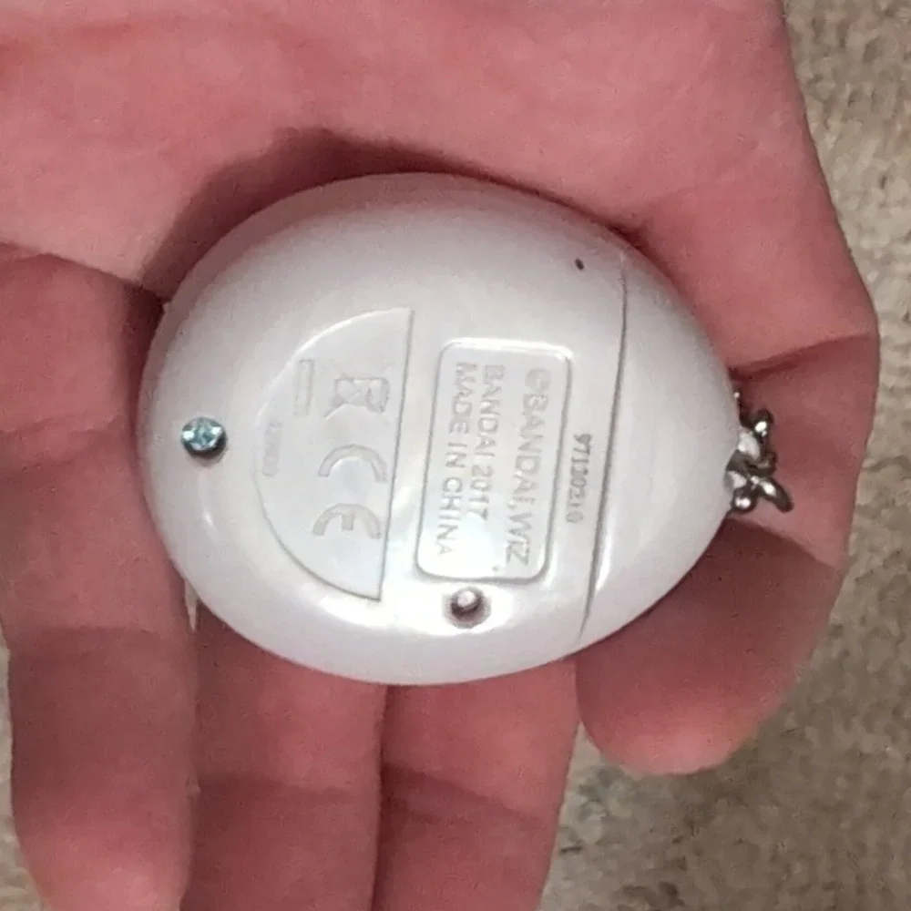 Bandai Tamagotchi Virtual Pet White 2017 Keychain Metal Ball Chain